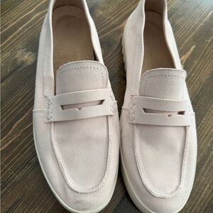 Vionic Pink suade Loafers